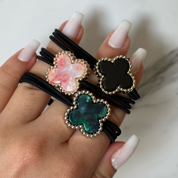 Cute luxury clover mother of Pearl gold hair tie / scrunchie - Picture 4 of 8